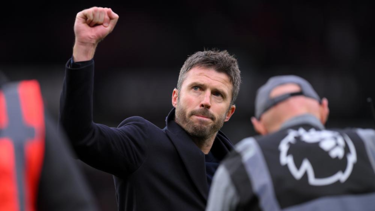Michael Carrick festeja triunfo importante sobre o Arsenal