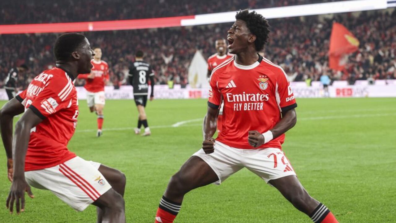 Benfica vence E. Amadora com destaque para jovens jogadores