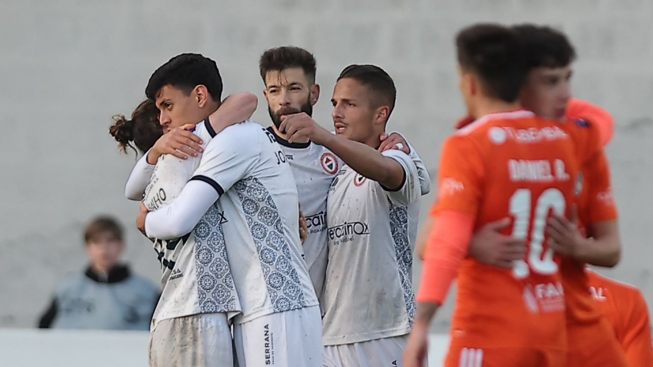 Jogadores do Trofense festejam passagem à fase de subida à 2.ª Liga