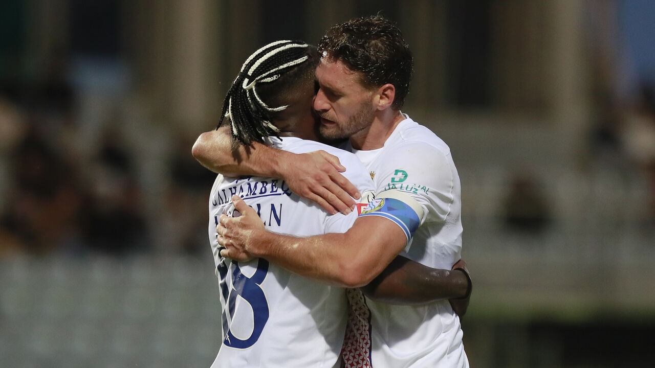 Lincoln e Sérgi Gomez abraçados