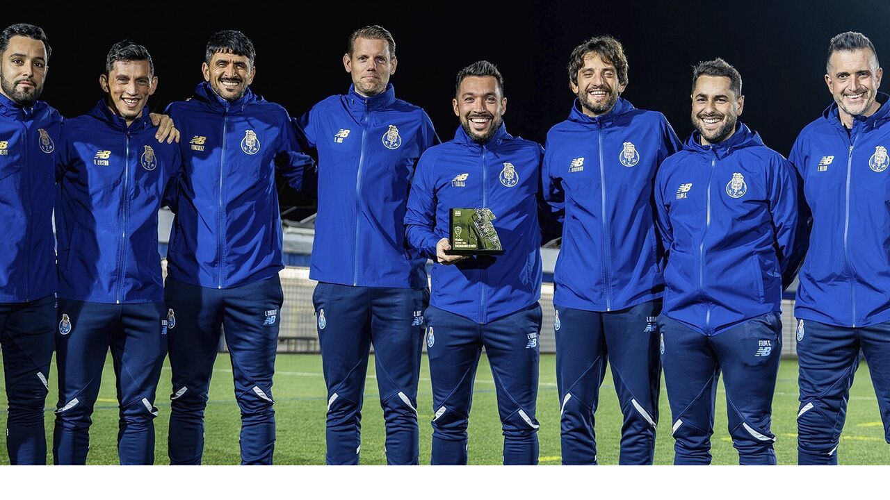 Francesco Farioli com a sua equipa técnica