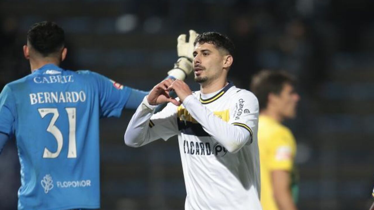 Gil Dias marca após perda do filho