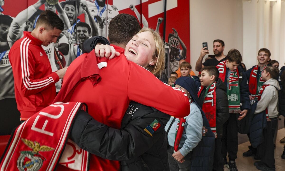 Sudakov e Trubin com compatriotas