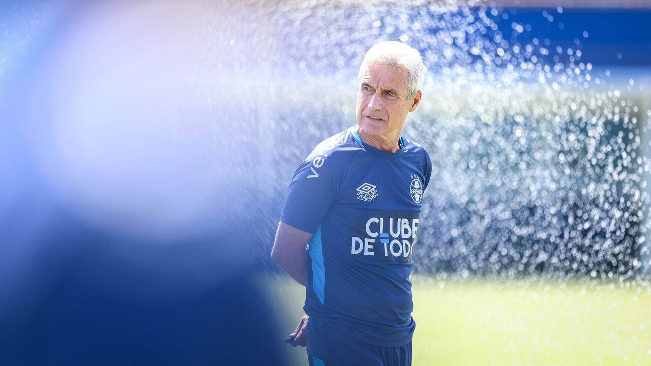 Luís Castro comanda o Grémio 