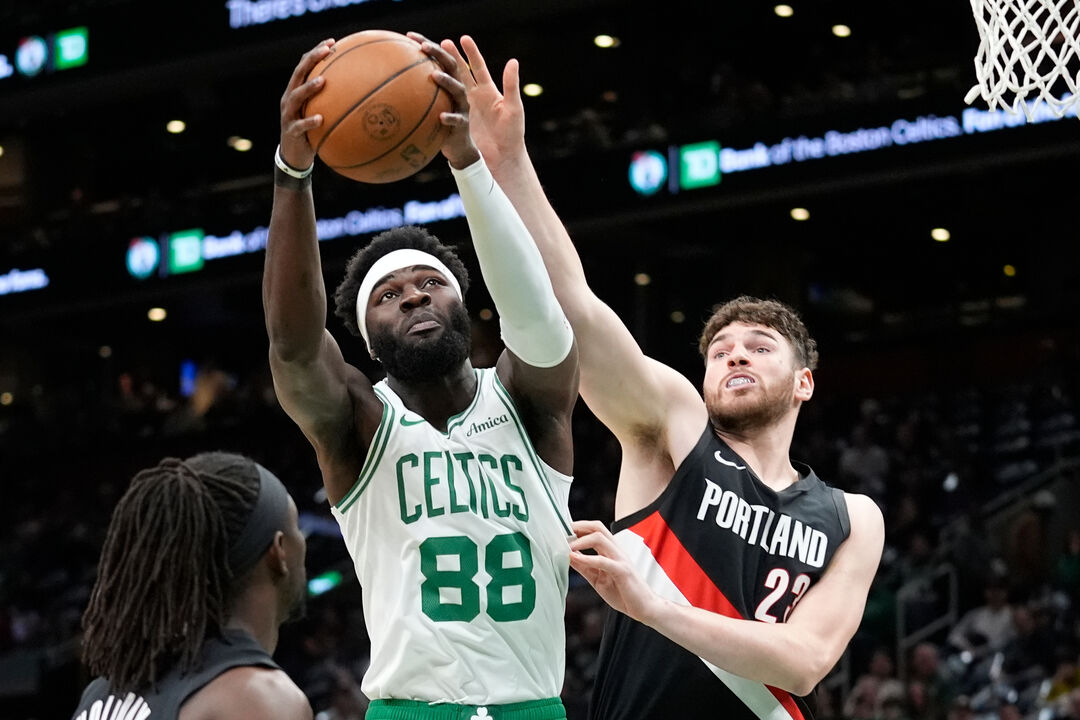 Neemias Queta na vitória dos Celtics contra os Blazers