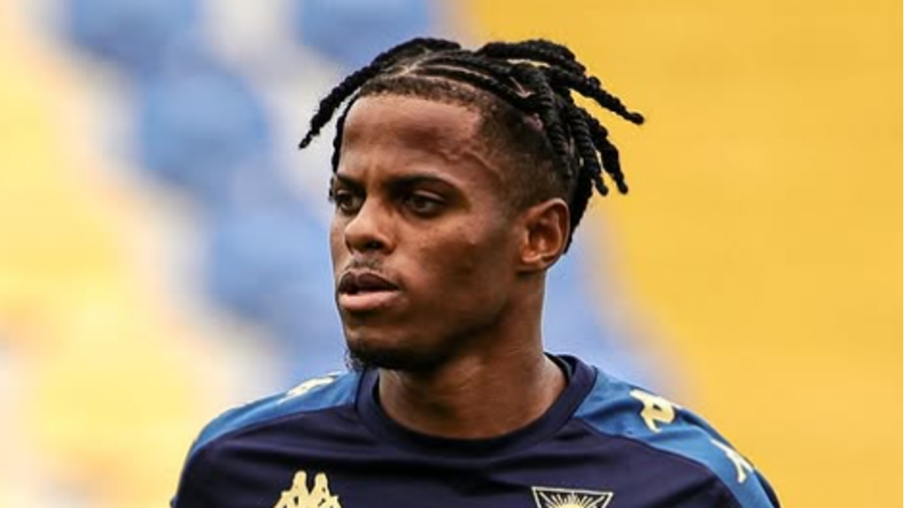 Fabrício, jogador do Estoril, chega por empréstimo