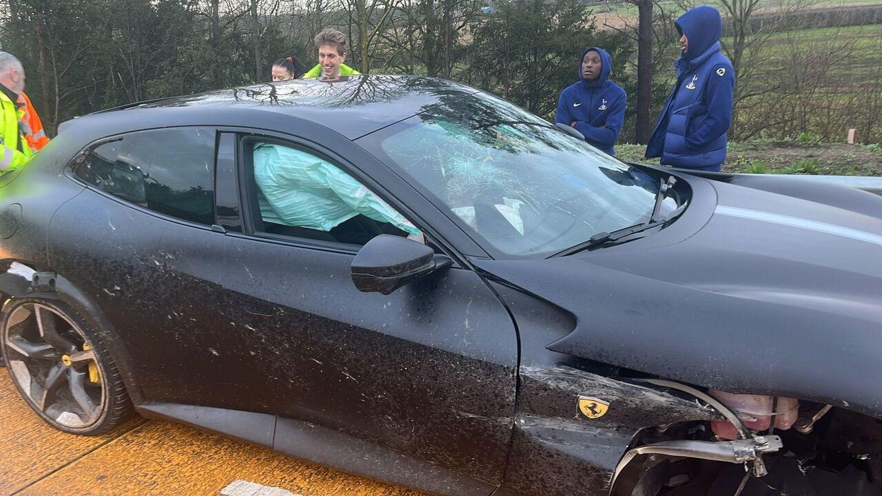 Jogadores do Tottenham ilesos após acidente automóvel, incluindo Randal Kolo Muani