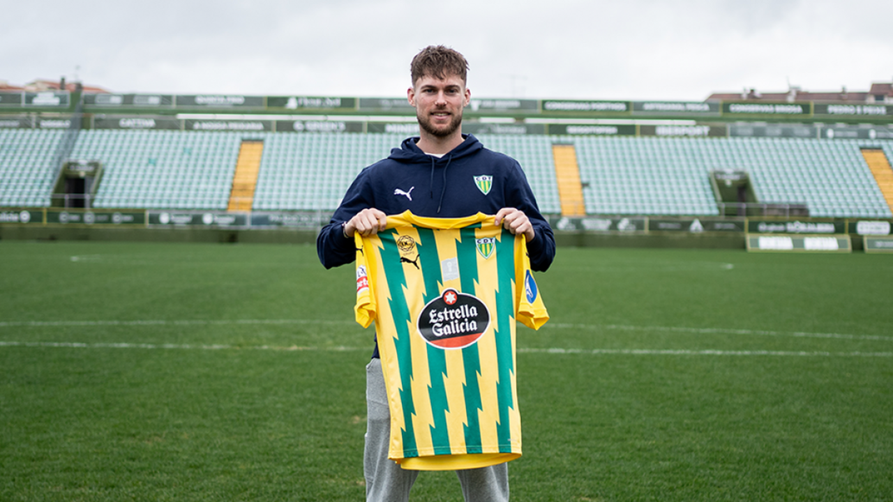 Arjen van der Heide apresentado no Tondela