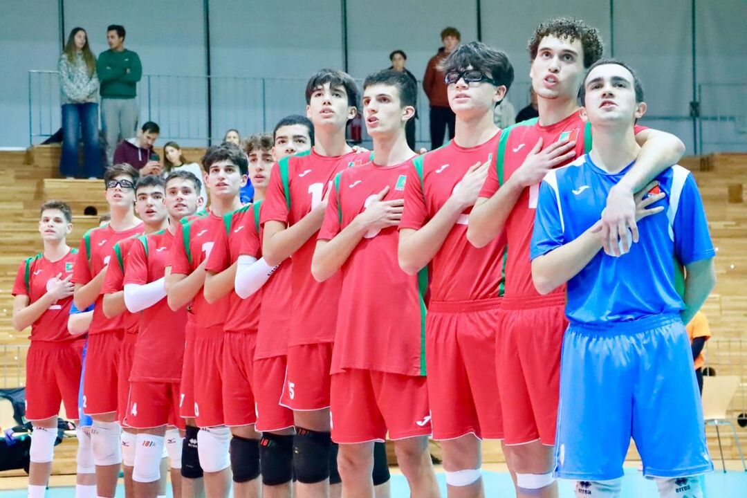 Sub-18 fecha torneio com Afonso Coelho como melhor líbero