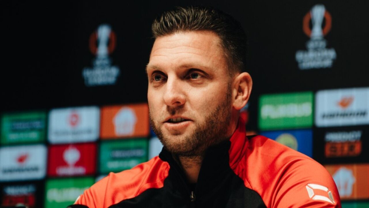 Melvin Boel na sala de imprensa