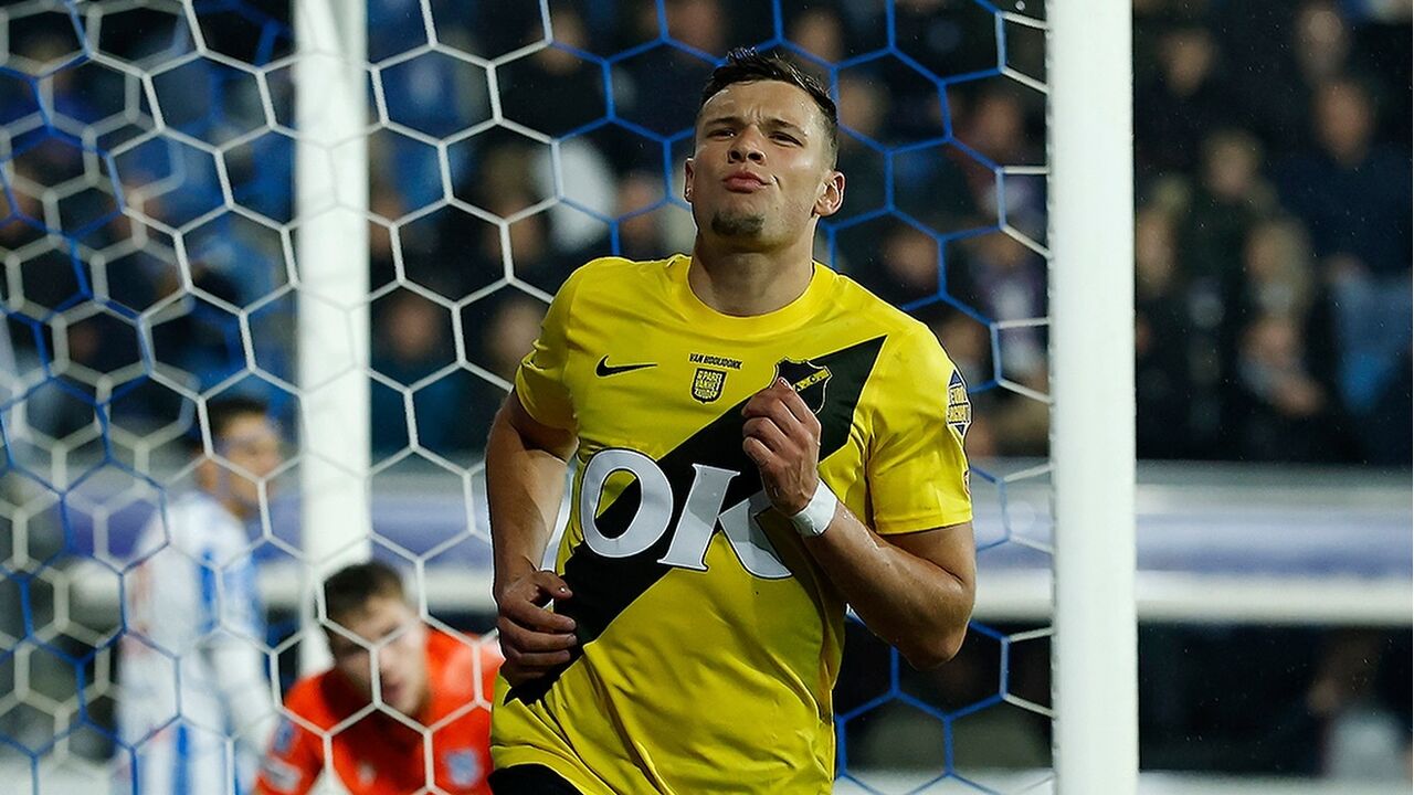 Sydney van Hooijdonk ao serviço do NAC Breda