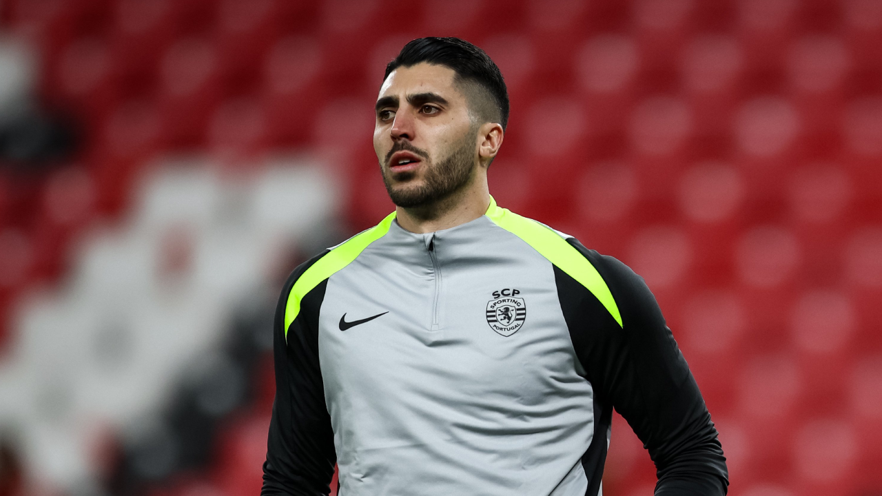 Rui Silva, guarda-redes do Sporting, durante o aquecimento no San Mamés