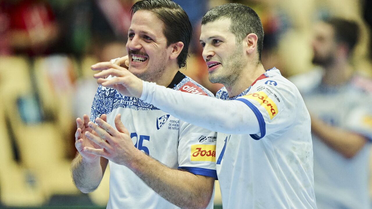 Atletas portugueses celebram participação no Campeonato Europeu de Andebol