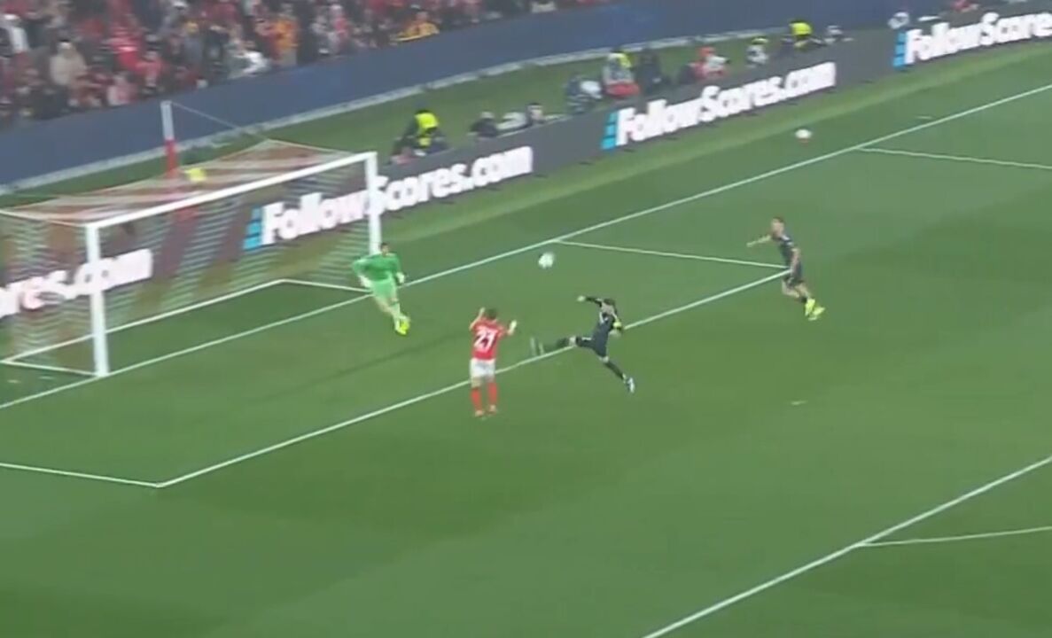 Schjelderup marca e Benfica empata frente a equipa adversária.
