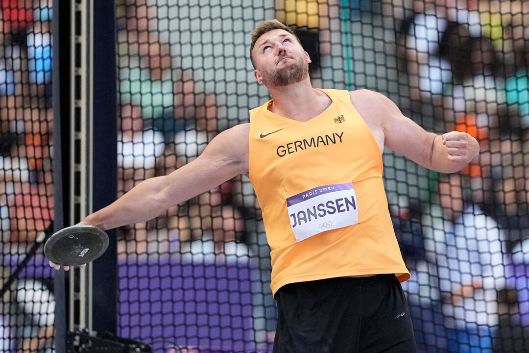 Henrik Janssen suspenso por três meses