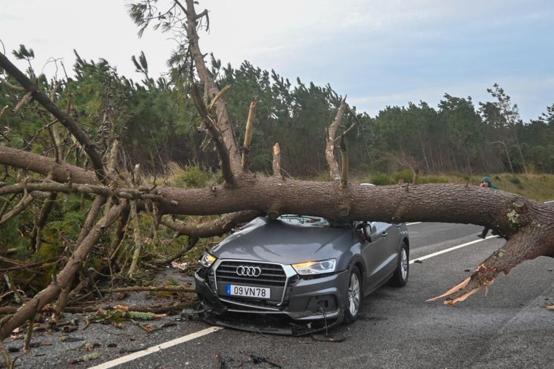 Efeitos da depressão Kristin nas Caldas da Rainha