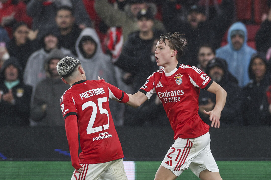 Andreas Schjelderup no jogo com o Real Madrid