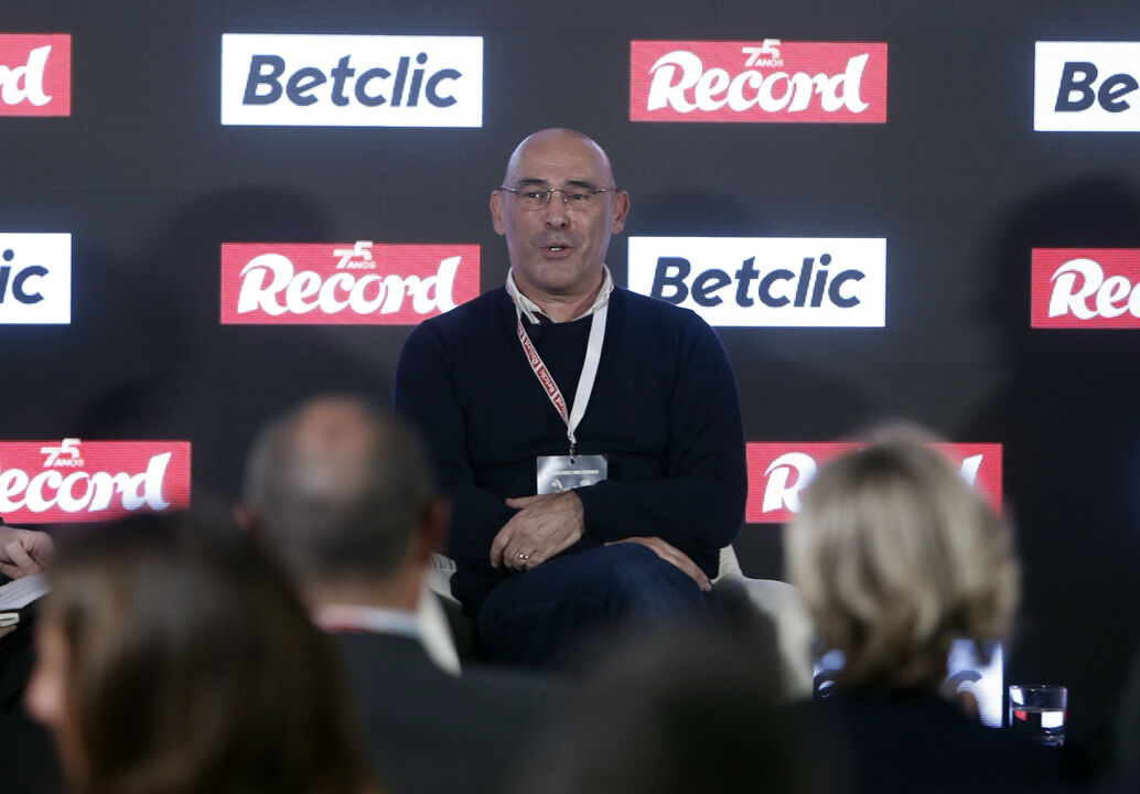 Luís Sénica homenageado em Espanha com Insígnias de Ouro