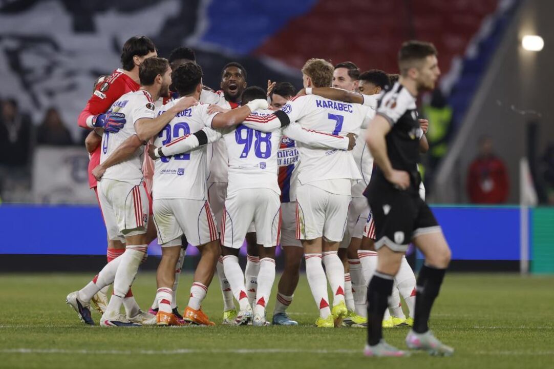 Jogadores do Lyon celebram