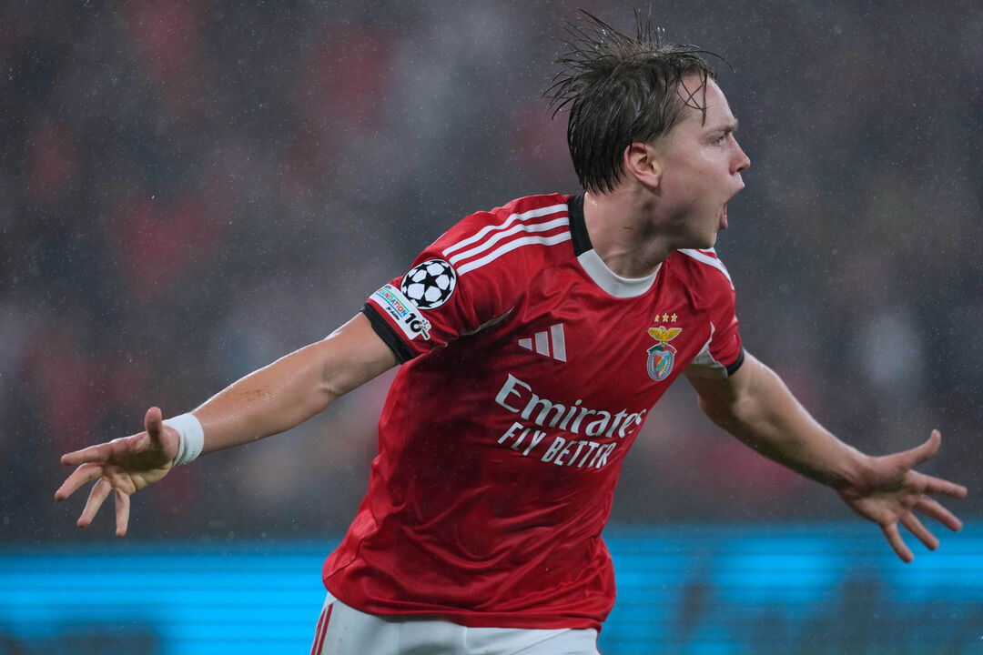 Schjelderup a festejar golo marcado ao Real Madrid