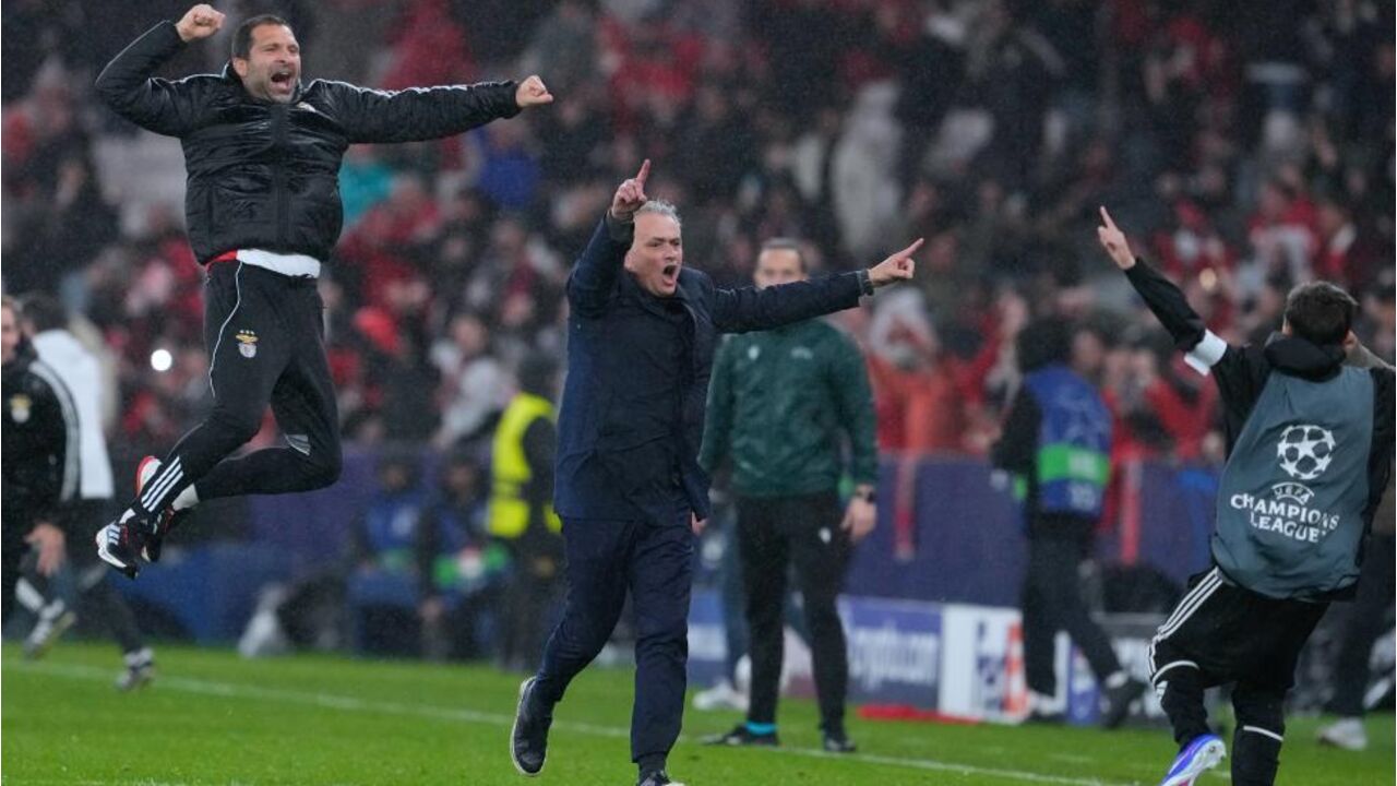 José Mourinho festeja o golo de Trubin ao Real Madrid