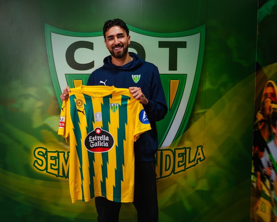 João Silva reforça a defesa do Tondela