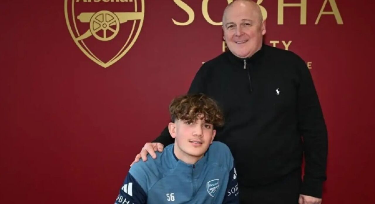 Max Dowman, promessa do Arsenal, assina contrato profissional com o clube.
