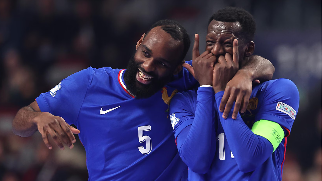 Jogadores celebram vaga da França nas meias-finais do Campeonato da Europa