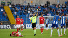Árbitro mostra cartão amarelo 
