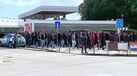 Centenas de adeptos do Benfica à porta do Benfica Campus