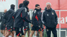 José Mourinho no treino do Benfica