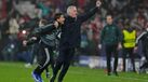 Mourinho festeja golo frente ao Real Madrid com o apanha-bolas Francisco Cunha
