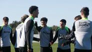 Luís Guilherme integra treino do Sporting para a Allianz Cup.
