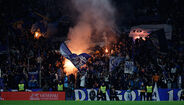 Chuva de tochas no FC Porto-Benfica