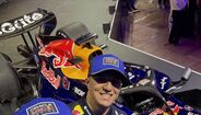 Max Verstappen e Isack Hadjar com as novas cores