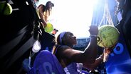 Coco Gauff distribui autógrafos em Melbourne