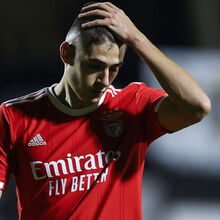 <![CDATA[ Renovação de António Silva ainda não saiu da gaveta: contrato termina em 2027 e ainda não há proposta ]]>