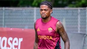 Leon Bailey regressa ao Aston Villa após empréstimo pela Roma