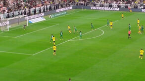 O inacreditável frango do guarda-redes do Al Ahli que resultou no primeiro golo do Al Nassr