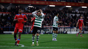 Jogo Gil Vicente-Sporting: jogadores em campo durante a 17.ª jornada da Liga Betclic