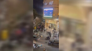 Protestos em Teerão e Qazvin acabam em confrontos entre a polícia e manifestantes