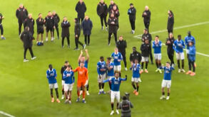 Chermiti brilhou no Old Firm e saiu de campo com cântico ao ritmo de... 'Waka Waka'