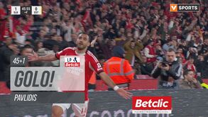 Uma chapelada para o topo da lista dos melhores marcadores: o bis de Pavlidis frente ao Estoril