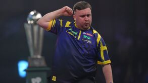 Luke Littler sagra-se bicampeão mundial de dardos e recebe prémio chorudo