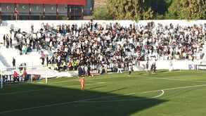 Adeptos da Académica na bancada da Tapadinha