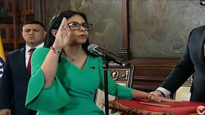 O momento em que Delcy Rodríguez tomou posse como presidente interina da Venezuela