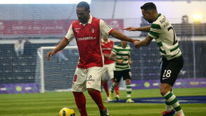 Meyong em ação pelas lendas do Sp. Braga em jogo contra o Sporting
