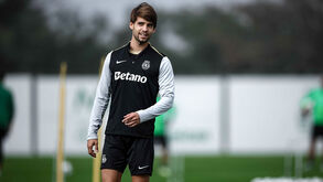 Daniel Bragança volta aos convocados do Sporting após paragem