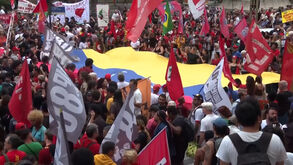 Centenas saem às ruas do Rio de Janeiro para protestar contra Trump e intervenção militar na Venezuela  