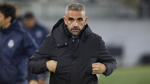 Rui Borges reage junto ao banco de suplentes do Sporting